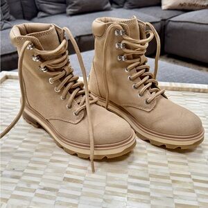 NWOT Sorel hiking boots